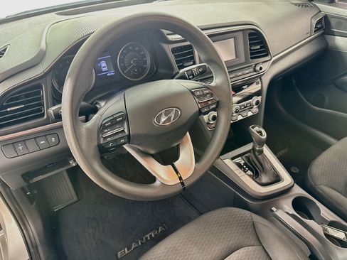 Used 2020 Hyundai Elantra SE w/ Cargo Package (C1) FWD image 10