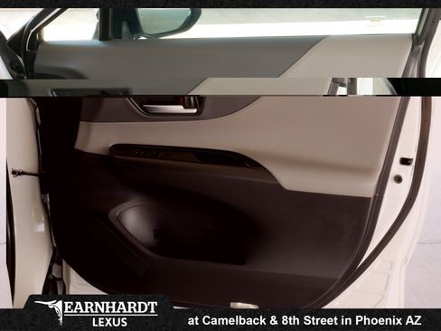 Used 2021 Toyota Venza LE w/ Carpet Mat Package (TMS) AWD/4WD image 12