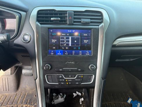 Used 2019 Ford Fusion SE FWD image 15