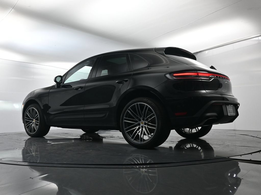 Certified 2025 Porsche Macan AWD/4WD image 47