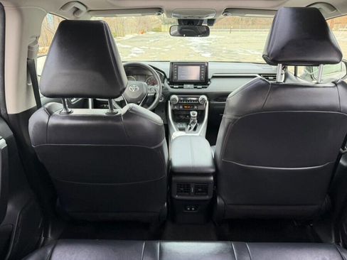 Used 2019 Toyota RAV4 XLE Premium image 19