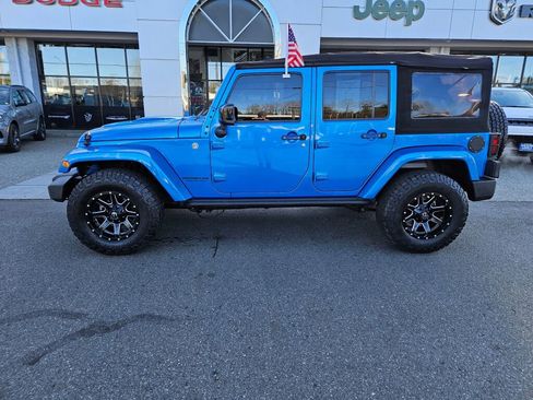 Used 2015 Jeep Wrangler Unlimited Sahara image 2