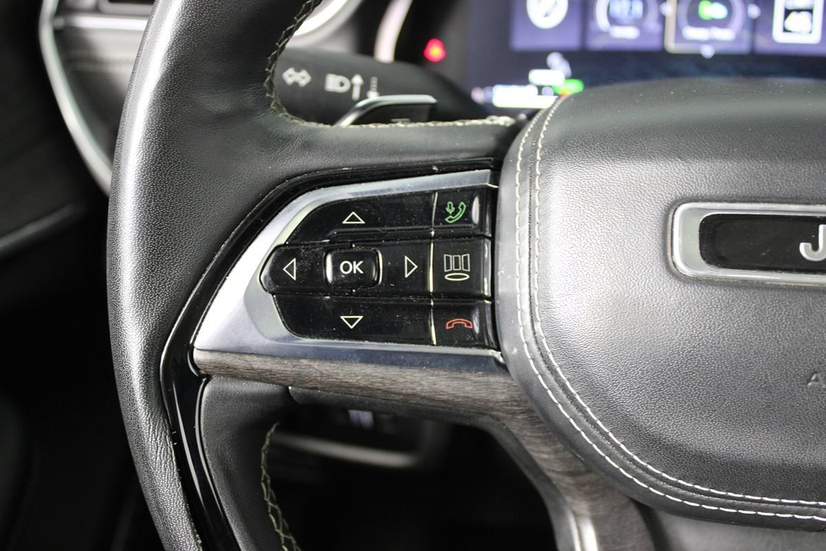 Used 2023 Jeep Grand Cherokee Overland w/ Advanced Protech Group III AWD/4WD image 15