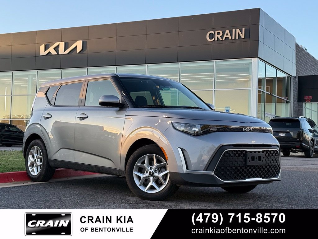 Used 2025 Kia Soul LX w/ LX Technology Package FWD image 1