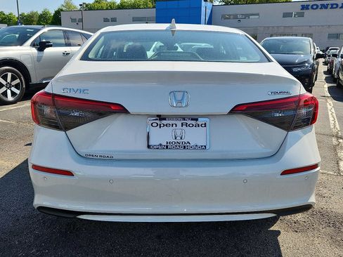 Certified 2024 Honda Civic Touring image 5