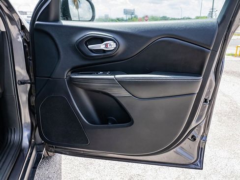 Used 2016 Jeep Cherokee Limited w/ Luxury Group image 13