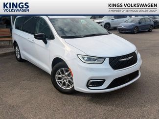 Used 2024 Chrysler Pacifica Touring-L FWD video 1