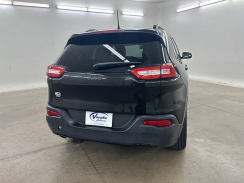 Used 2017 Jeep Cherokee Sport w/ Cold Weather Group AWD/4WD image 12
