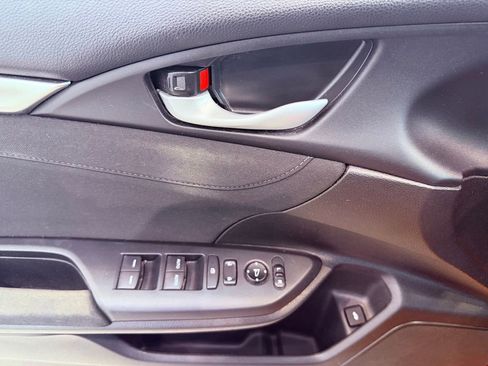 Used 2018 Honda Civic EX image 17