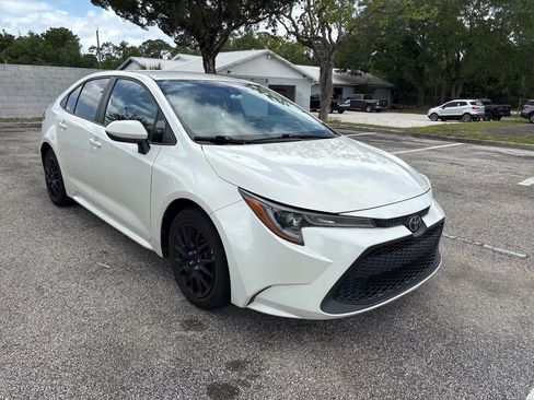 Used 2020 Toyota Corolla LE image 2