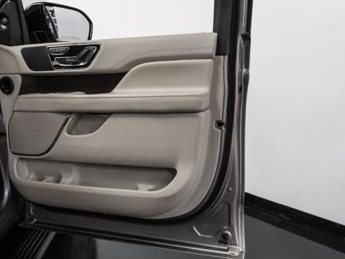 Used 2020 Lincoln Navigator 2WD image 41