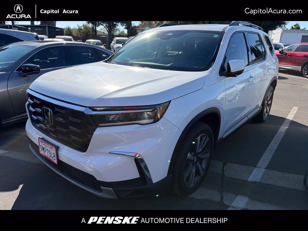 Used 2025 Honda Pilot Elite image 1