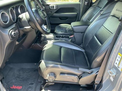 Used 2018 Jeep Wrangler Unlimited Sahara AWD/4WD image 12