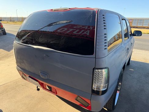 Used 2001 Chevrolet Tahoe LS w/ LS Preferred Equipment Group image 6