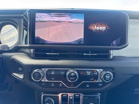 Certified 2025 Jeep Gladiator Sport AWD/4WD image 21