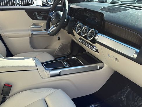 Certified 2025 Mercedes-Benz GLB 250 4MATIC image 47