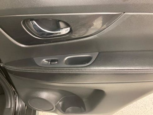 Used 2018 Nissan Rogue S FWD image 37