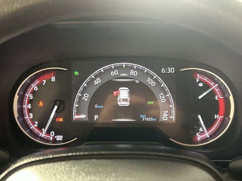Used 2025 Toyota RAV4 XLE FWD image 15
