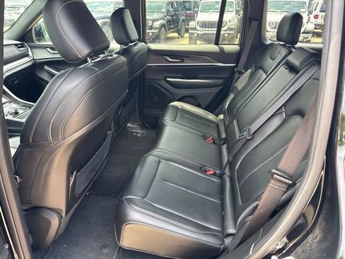 Used 2024 Jeep Grand Cherokee Limited AWD/4WD image 9