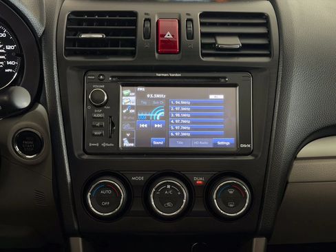 Used 2014 Subaru Forester 2.5i Touring AWD/4WD image 32