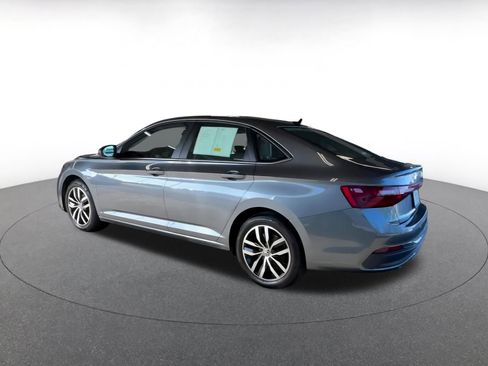 Used 2025 Volkswagen Jetta SE image 8