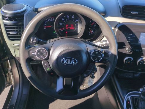 Used 2015 Kia Soul + image 11