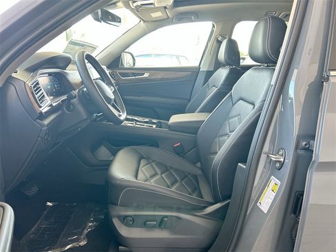 New 2026 Volkswagen Atlas SE image 10