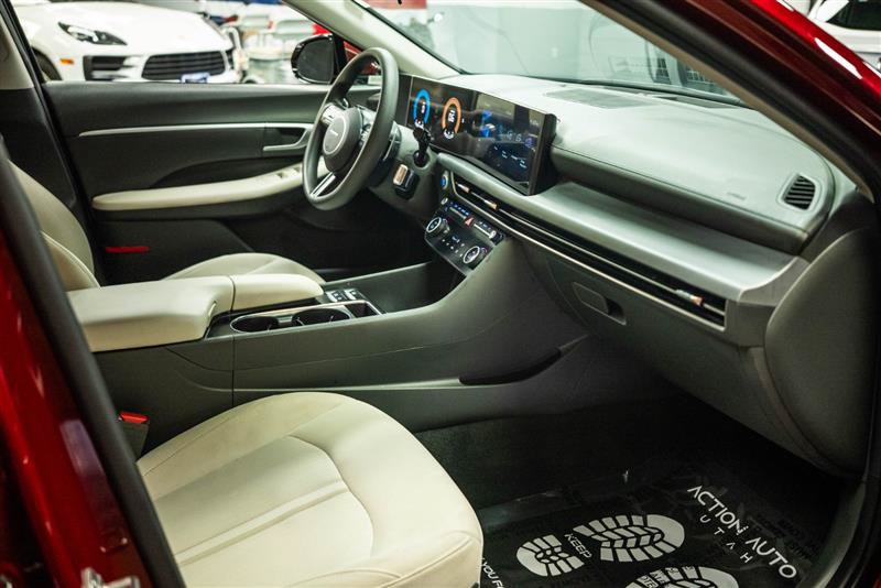 Used 2025 Hyundai Sonata SEL FWD image 13