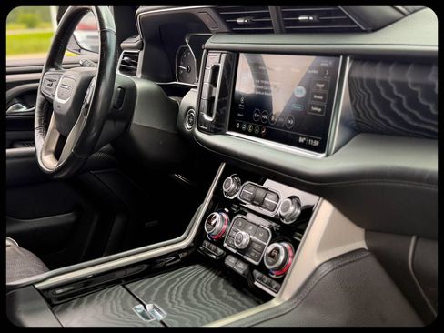 Used 2021 GMC Yukon Denali w/ LPO, Illumination Package AWD/4WD image 11