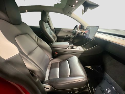 Used 2020 Tesla Model Y Long Range image 22