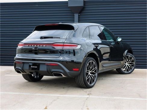 Certified 2025 Porsche Macan image 7