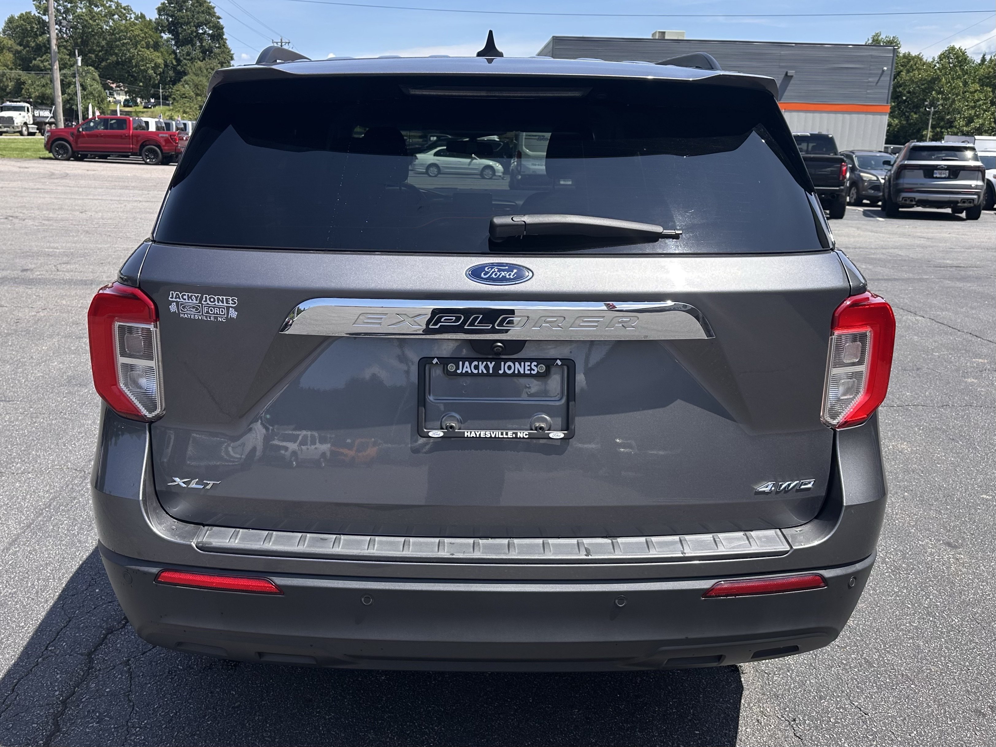 Used 2022 Ford Explorer XLT AWD/4WD image 7