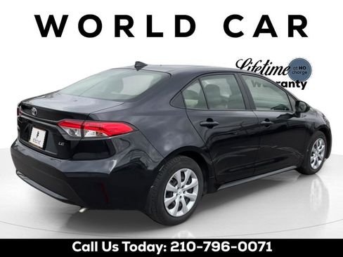 Used 2022 Toyota Corolla LE image 3
