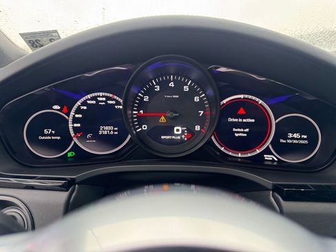 Used 2023 Porsche Cayenne Platinum Edition image 13