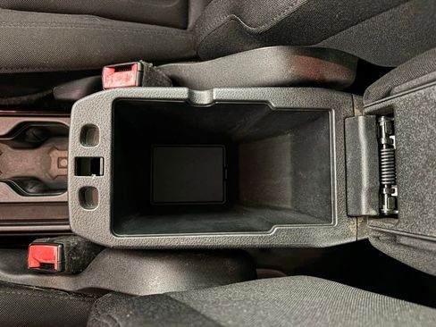 Used 2018 Jeep Renegade Latitude w/ Popular Equipment Group AWD/4WD image 32