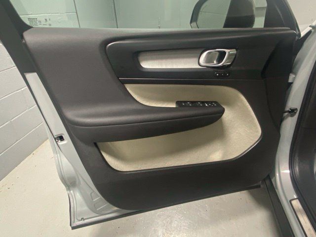 Certified 2026 Volvo XC40 B5 Plus AWD/4WD image 7