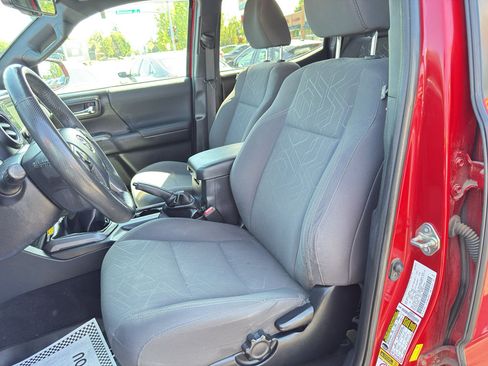 Used 2017 Toyota Tacoma TRD Sport w/ Tow Package AWD/4WD image 14