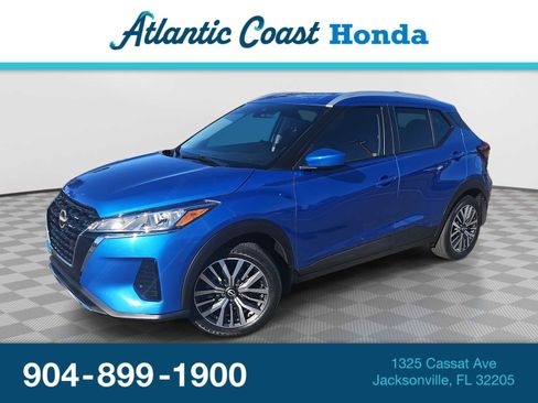 Used 2023 Nissan Kicks SV image 1