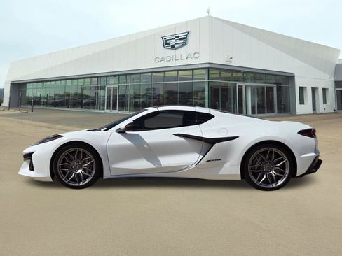 Used 2025 Chevrolet Corvette Z06 RWD image 4