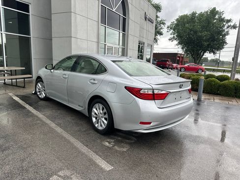 Used 2013 Lexus ES 300h w/ Premium Pkg FWD image 4