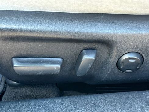 Used 2016 Toyota Avalon XLE Premium image 18