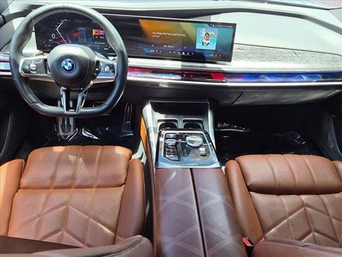 Used 2023 BMW i7 xDrive60 AWD/4WD image 16