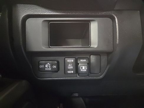 Used 2017 Toyota Tacoma TRD Off-Road w/ Premium & Technology Package image 24