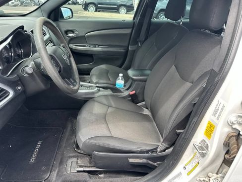 Used 2014 Dodge Avenger SE FWD image 6