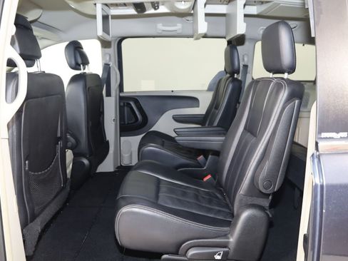 Used 2013 Chrysler Town & Country Touring FWD image 45