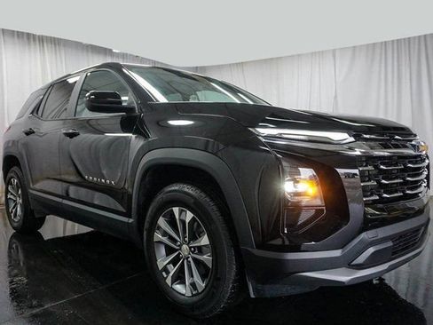 Used 2025 Chevrolet Equinox LT image 2