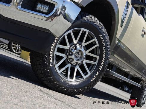 Used 2018 Ford F250 Lariat w/ Lariat Value Package AWD/4WD image 13