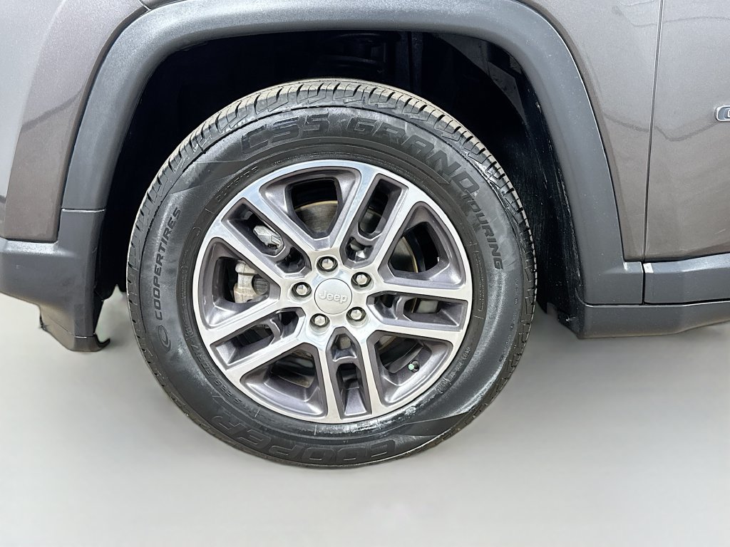 Used 2018 Jeep Compass Latitude w/ Safe & Security Group FWD image 35
