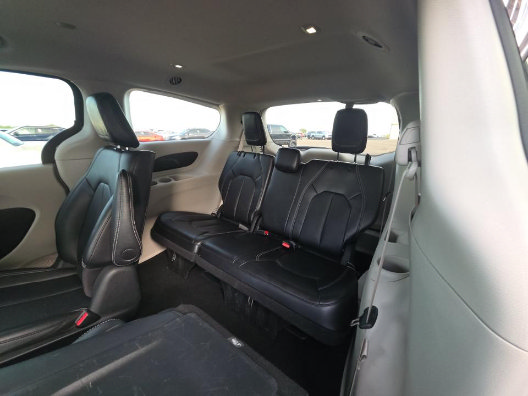 Used 2024 Chrysler Pacifica Limited FWD image 14
