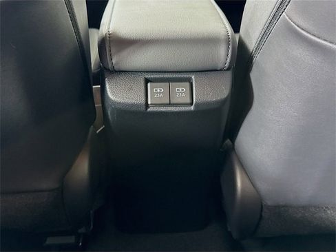 Used 2022 Toyota Prius XLE image 25